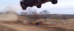 Video: Ford F-150 SVT Raptor does huge jump